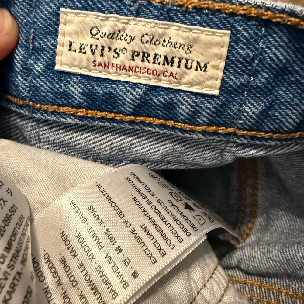 Levi's 501 Original Fit High Rise Women's Shorts - Picture 4 of 5